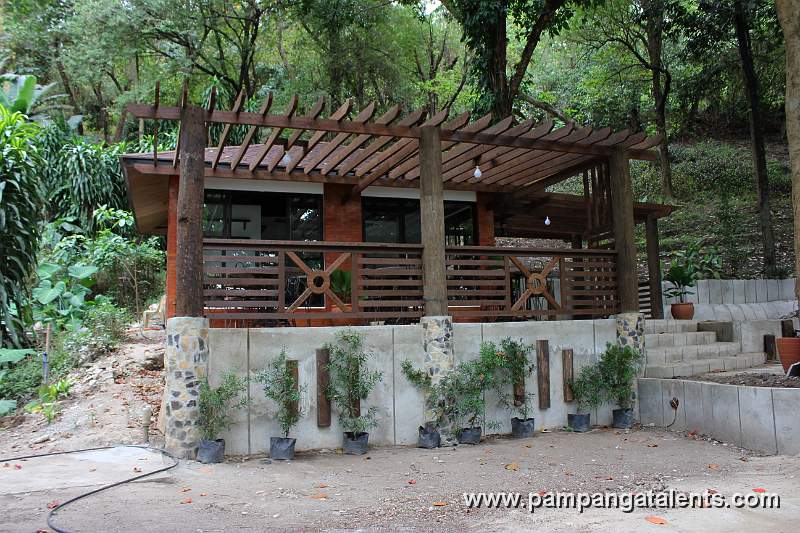 Cafeterea (Wooden house) in Paradise