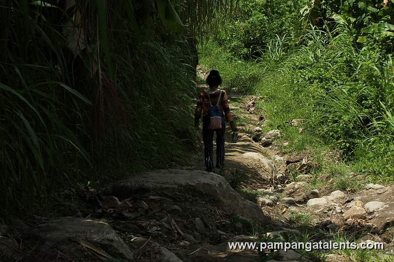 Aeta Tour Guide of Miyamit Falls