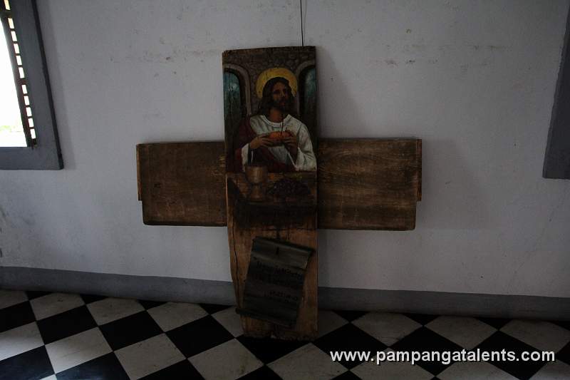 wooden cross in Barasoain Church