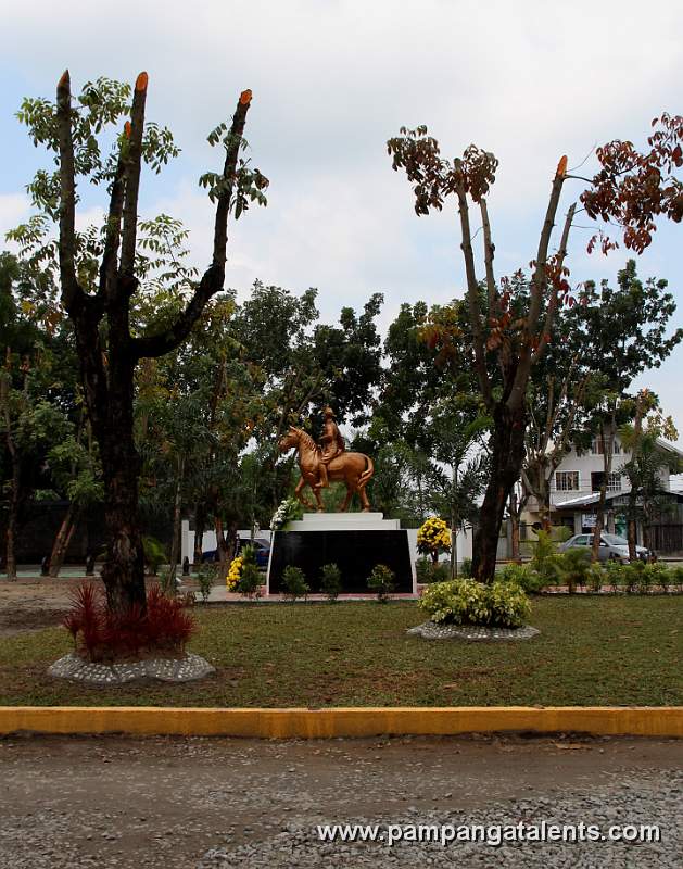 Arayat Town Park with the Monument of Gen. Jose Alejandrino inside tha Municipal Hall in Poblacion Arayat Pampanga