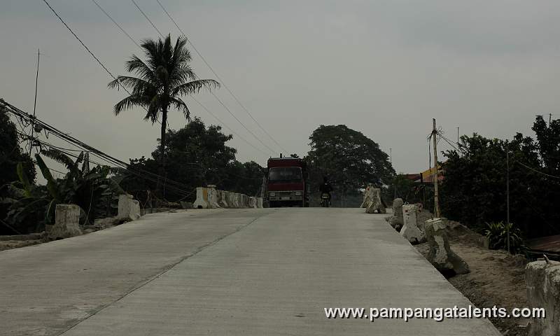 Motorist passing on the  newly constructed Baliti bridge in Baliti Arayat Pampanga