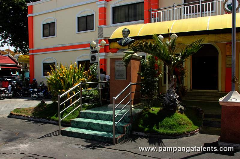 Side View of the Municipality with view on the statue of Pres. Diosdado P. Macapagal