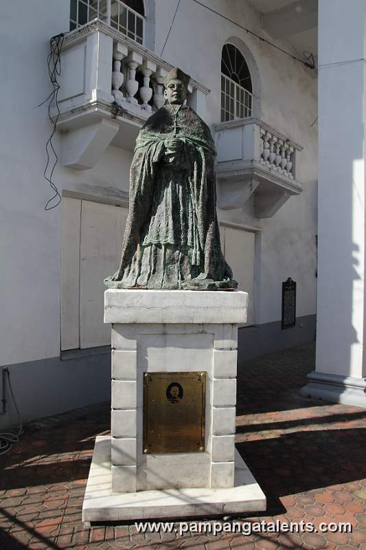 Rufino Cardinal Santos Monument