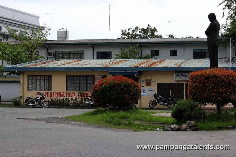 San Fernando Main Post Office / Side View of Benigno Aquino and Jr. Statue