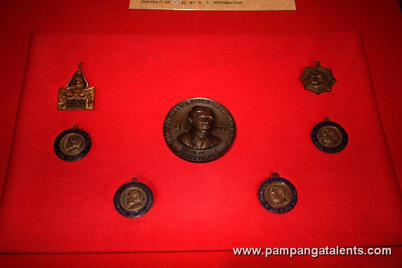 Medals with Dr. Rizal