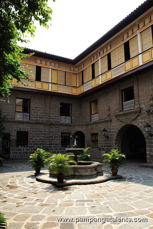 The fountain inside Casa Manila behind id the Souvenir shop.