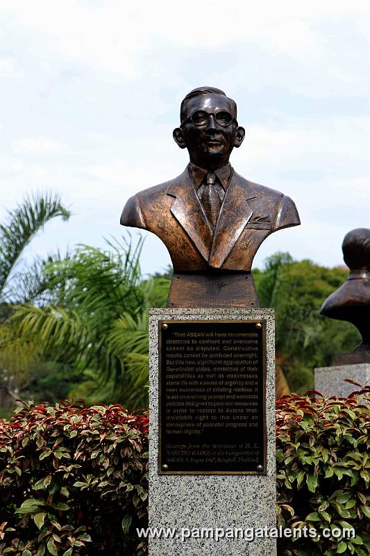 Narciso Ramos Statue in Puerta del Parian