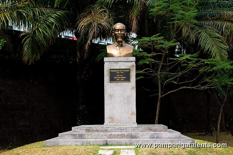 Ho Chin Minh Statue in Puerta del Parian