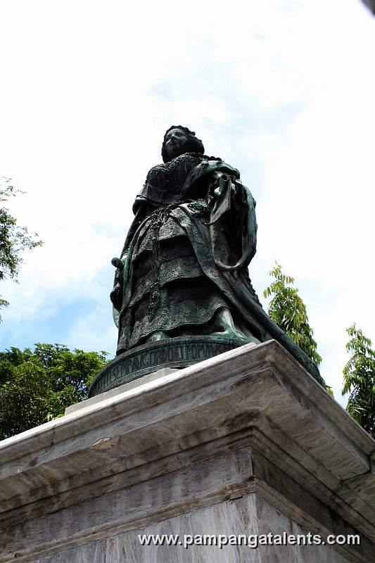 Statue of Queen Isabel II of Spain in Intramuros
