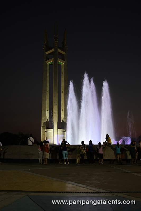 Quezon Memorial fountain at night.