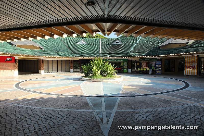 Circular Landscape surrounded by the restaurants in Quezon Memorial Circle in Quezon City.