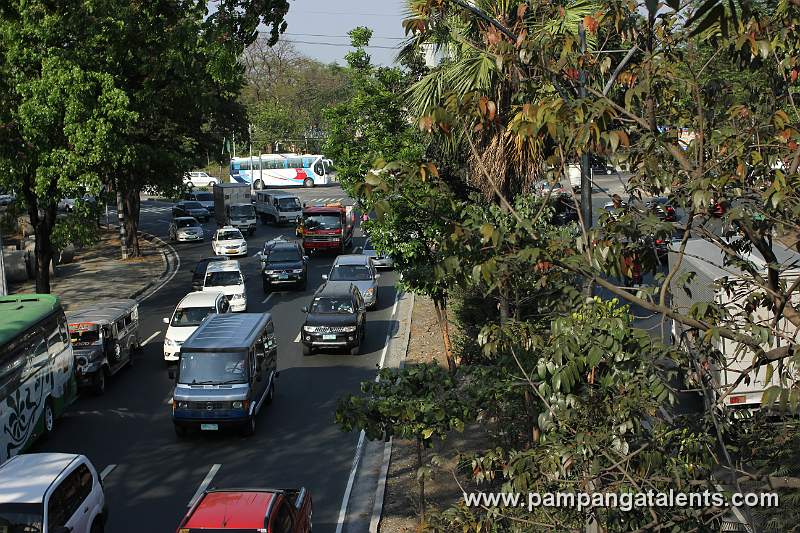 Traffic Quezon Monument-Memorial