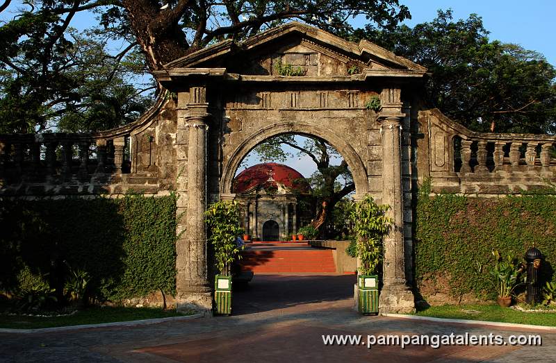 Paco Park - Entrance to Central Area