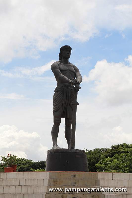 Lapu-lapu Monument detail front view