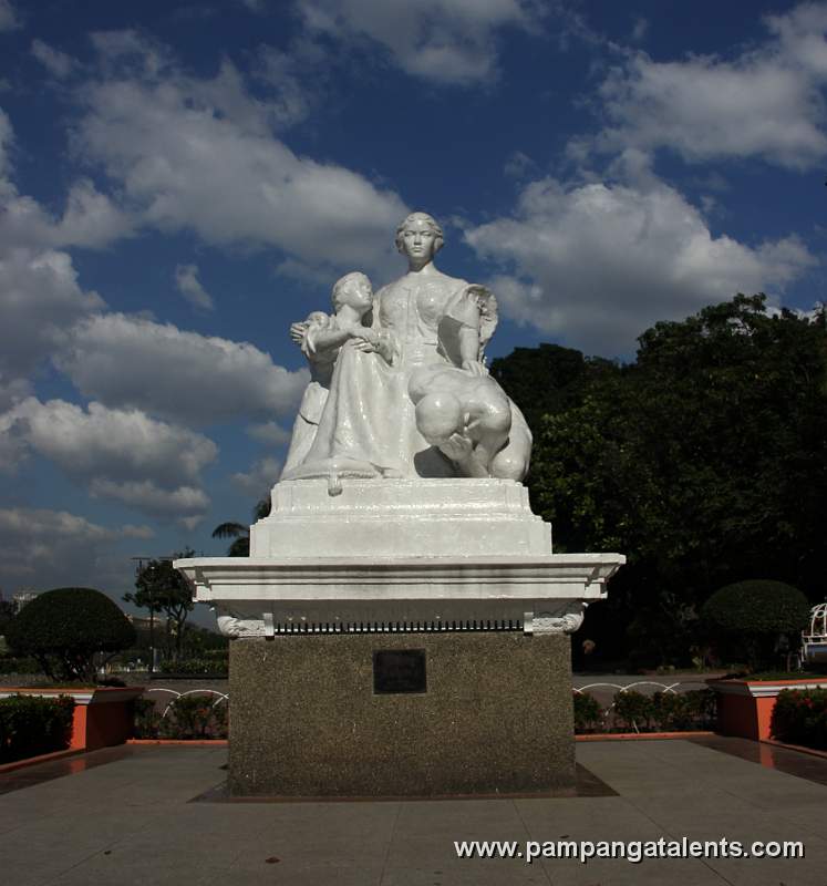 La Madre Filipina Monument